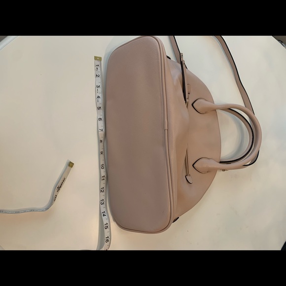 Express blush color shoulder bag . 3 inside pockets , one outside . Great shape - Picture 5 of 8